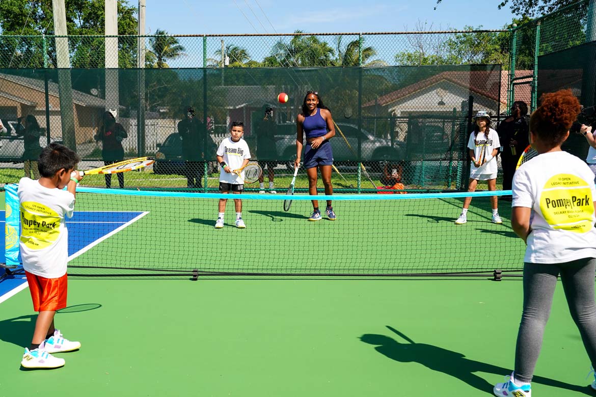 Coco Gauff leads a clinic with local youth at refurbished courts as part of the US Open Legacy Initiative at Pompey Park in Delray Beach, Fla. Photo by Manuela Davies/USTA.
