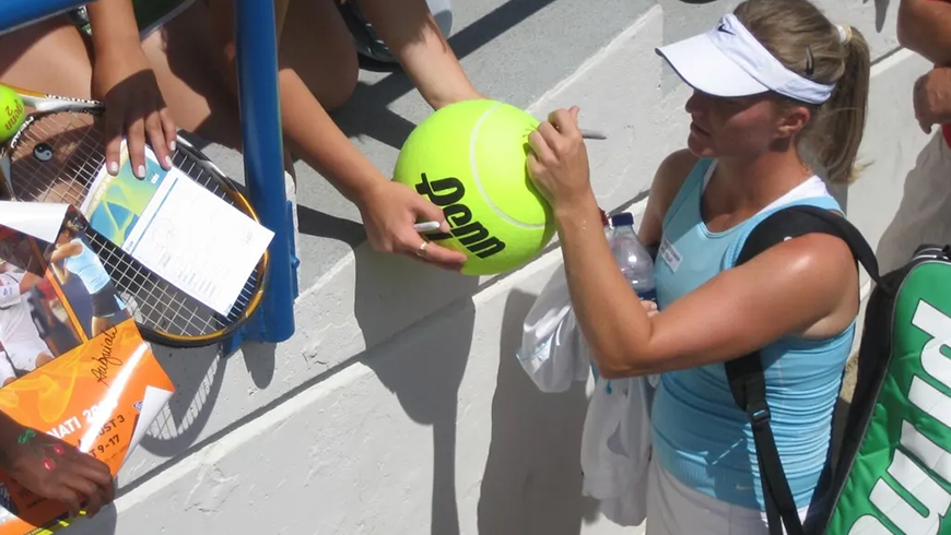 Julie Ditty signing autographs.